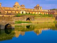 places to visit near indore in monsoon